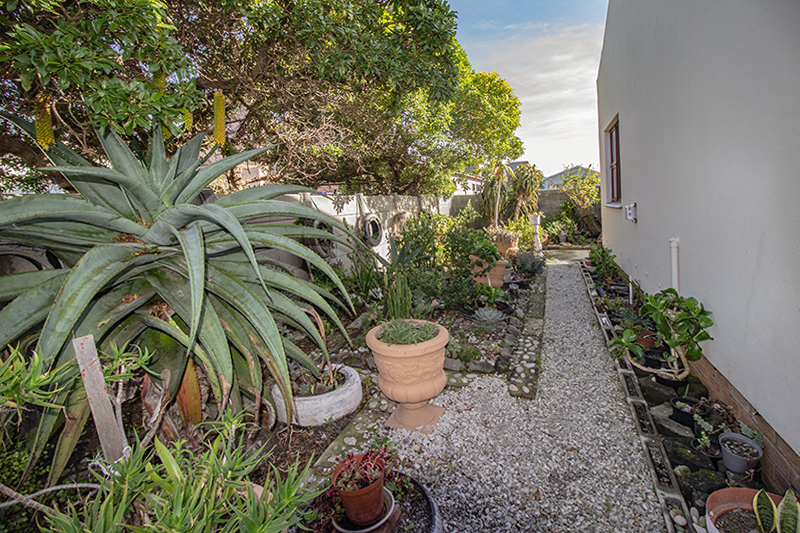 4 Bedroom Property for Sale in De Kelders Western Cape